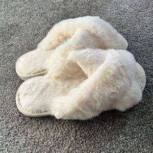 Women’s super soft slippers Size 7-8